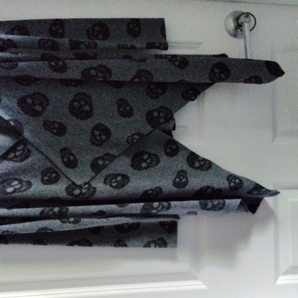 🧿🧿💀HOT TOPIC SKULLS BLACK& GREY WATERFALL CARDIGAN 🫶🏼🪬 XS☠️🧿🪦⚰️🍥🪦⚱️💀 - Picture 6 of 6